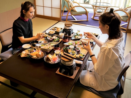 【1階12畳・部屋食】四季の庭園を望むお部屋